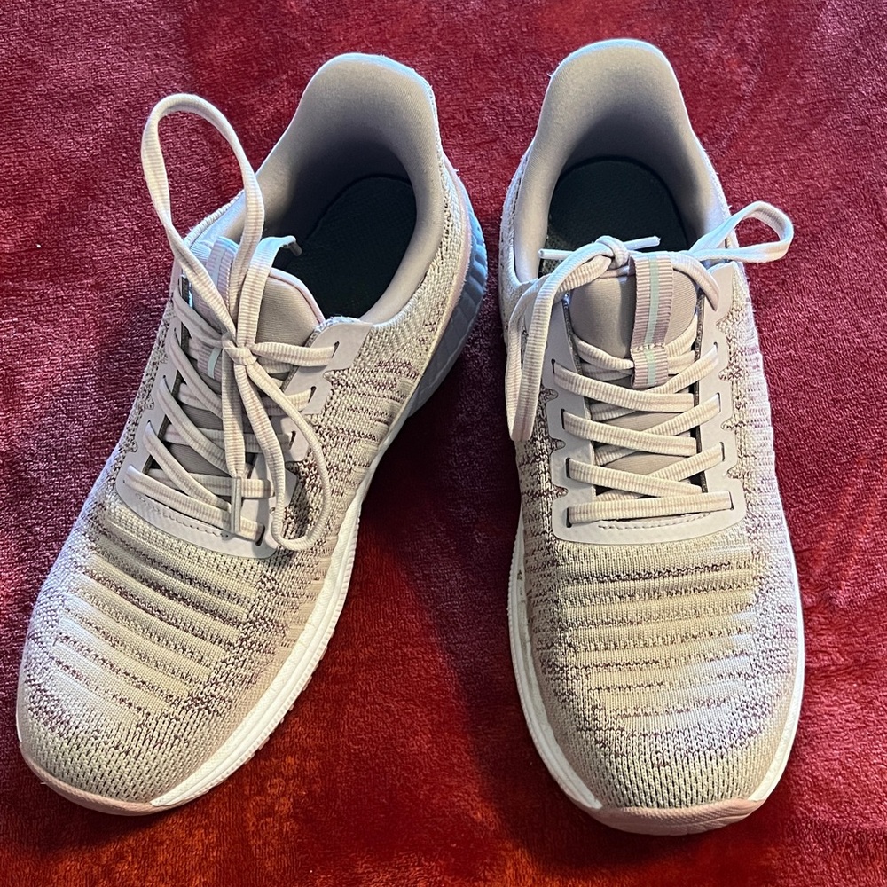 Orthofeet light pink/mauve tennis shoes